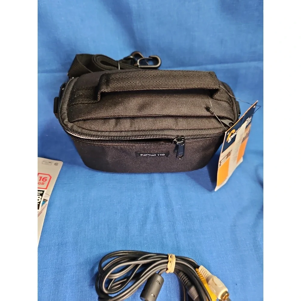Canon PowerShot S5IS Digital 8.0 MP Camera S5 IS Tested w/Memory Card & Case